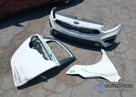 2020 Kia Forte Lxs z USA, uszkodzony, nr VIN 3KPF24AD5LE239634